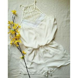 BISOU BISOU white SHORT halter romper Size 2 S